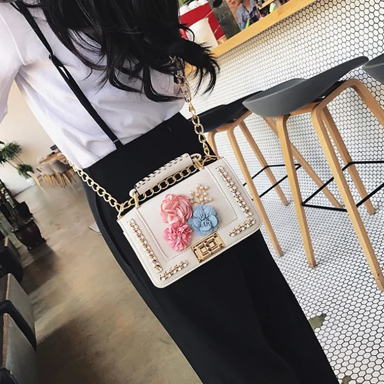 Sac à main avec motif floral et bandoulière avec chaînes^Sac Bandoulière Outlet